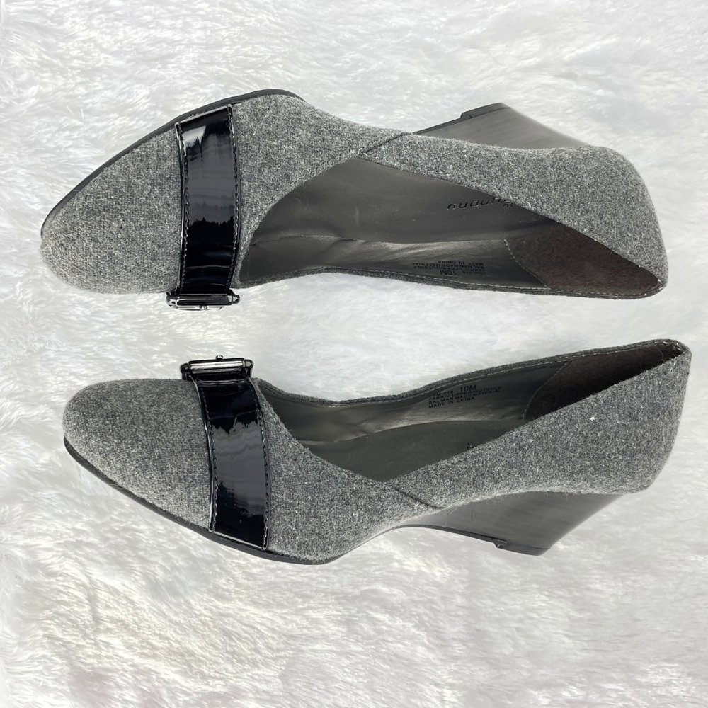 NEW! CL by LAUNDRY gray fabric wedge w/ black patent accent on toe cap SZ 10 - Picture 9 of 12